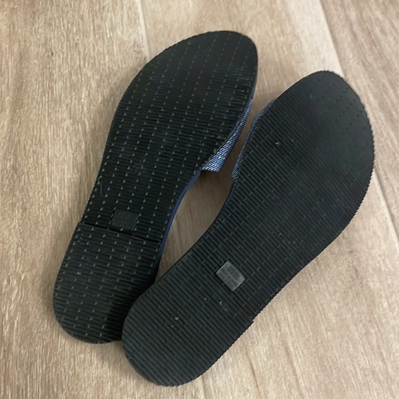 Havainas Flip Flops - Picture 3 of 3